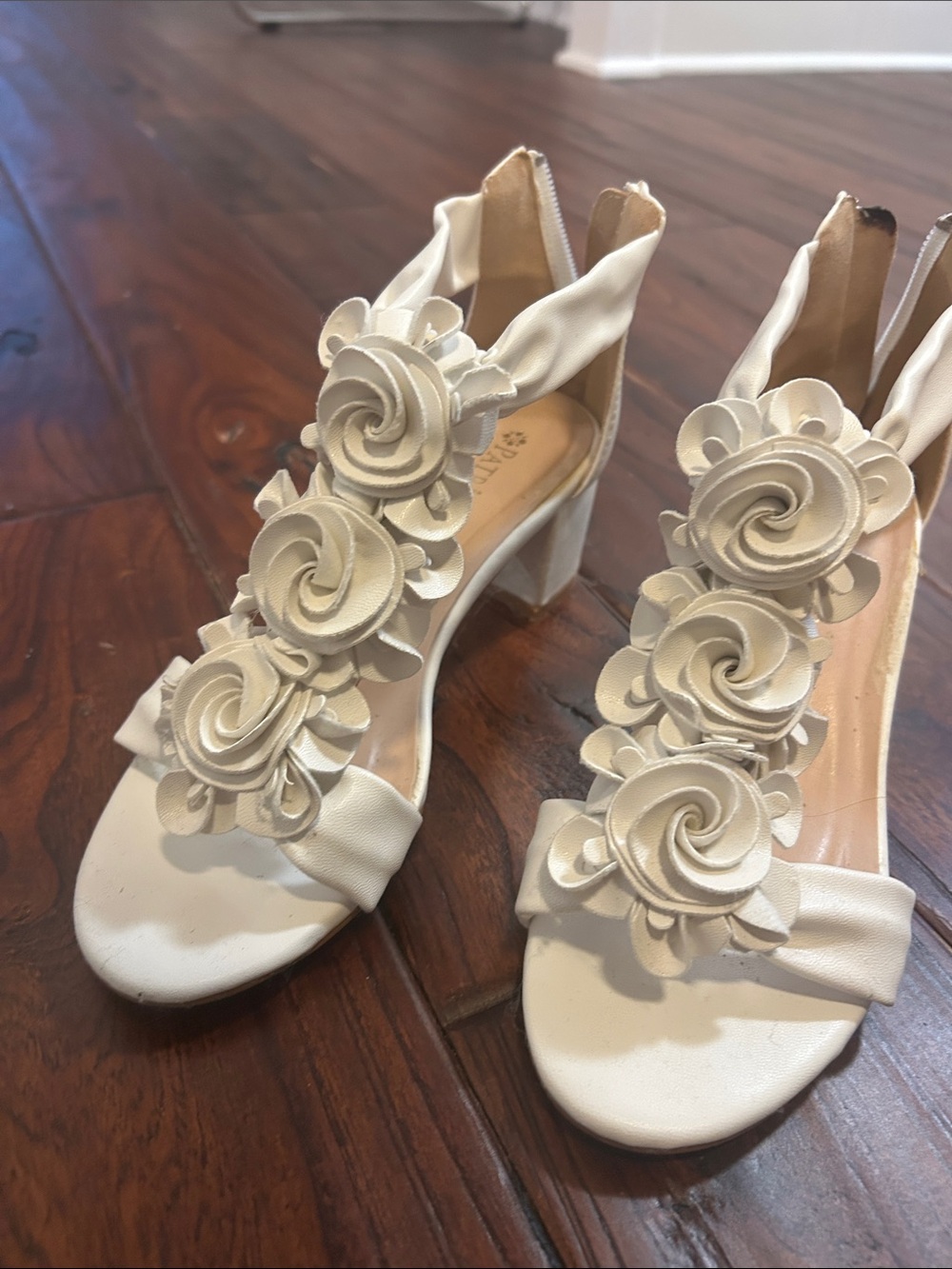 Women's Cream Floral Appliqué Heeled Sandals